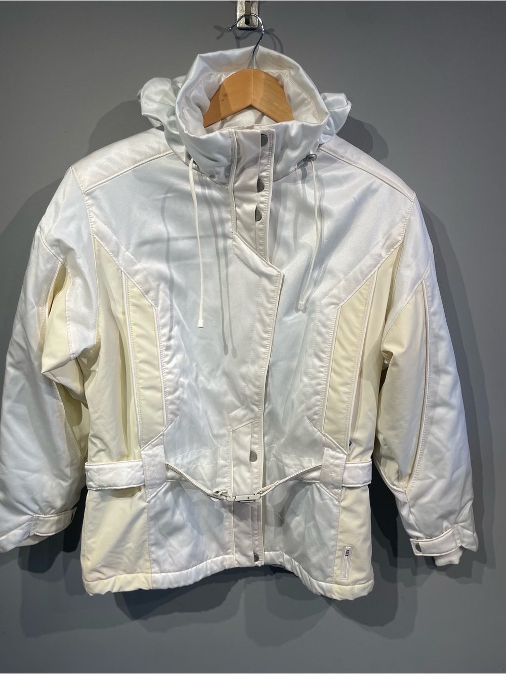Women’s White Hooded Winter Jacket/Ski/Snowbording - Lightweight Insulated Coat8